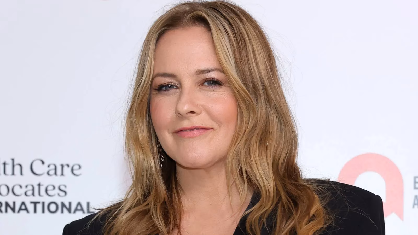 alicia-silverstone-s-clueless-tv-sequel-remains-in-its-baby-stages-in-2026-image-0